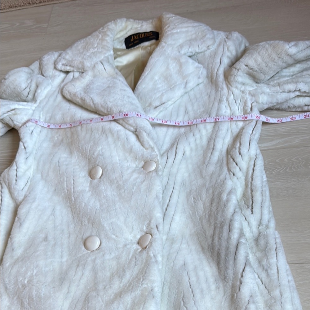 Jacques Saint Laurent Vintage Cozy Plush White Fur Jacket - Picture 4 of 11